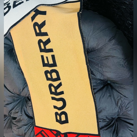Burberry Oversized Scarf-RARE FIND - Picture 7 of 12